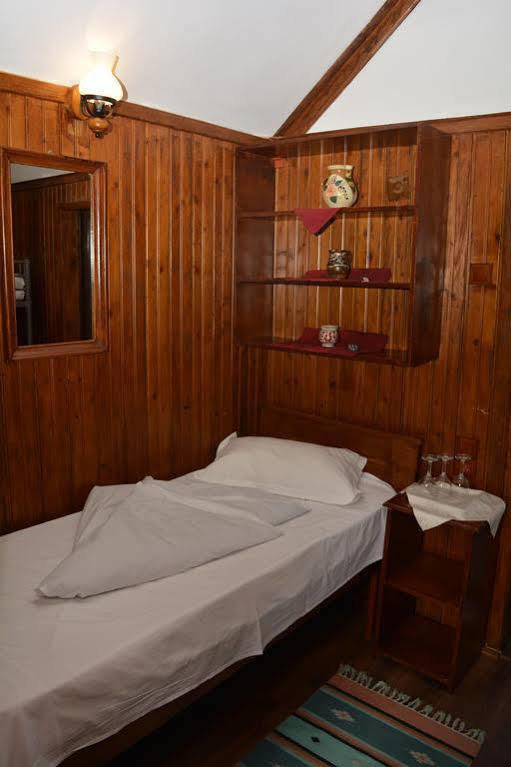 Cornul Vanatorului Bungalows Πιτέστι Εξωτερικό φωτογραφία